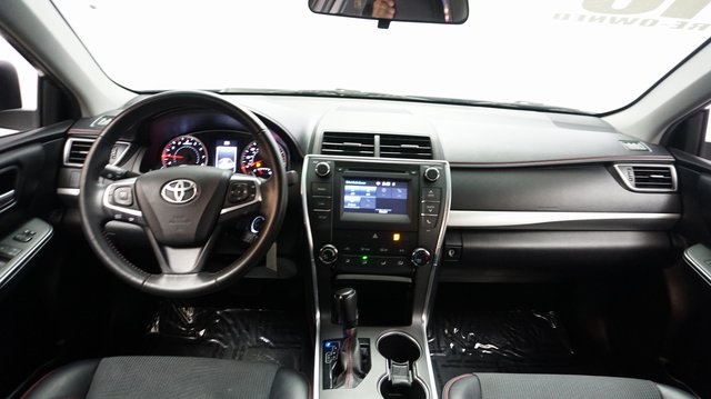 Pre Owned 2016 Toyota Camry Se Fwd 4d Sedan